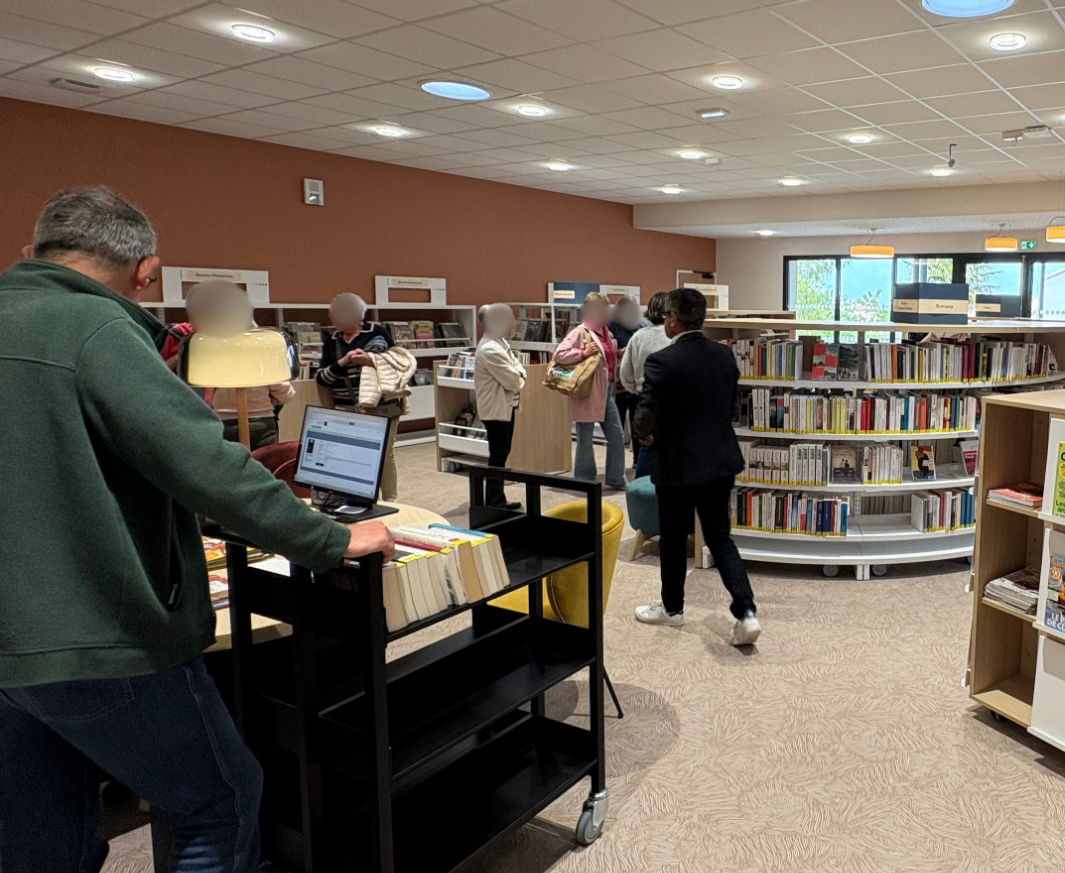 Bénévoles avec public